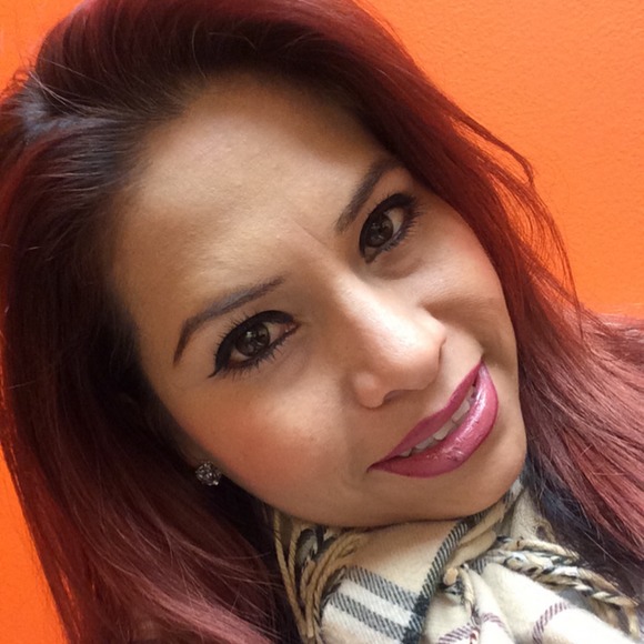 Meet your Posher, Claudia - Picture 1 of 1